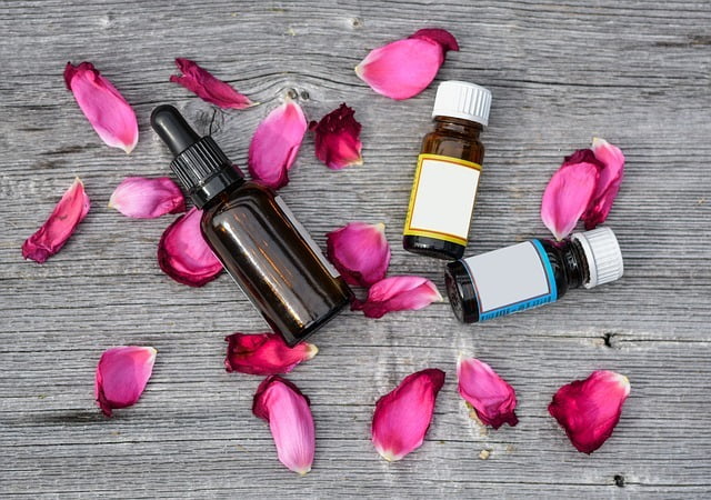 How to Make Your Own DIY Yoga Mat Cleaner 4 Essential oils for cleaning your yoga mat
