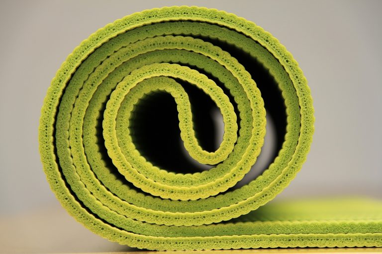 How to Make Your Own DIY Yoga Mat Cleaner