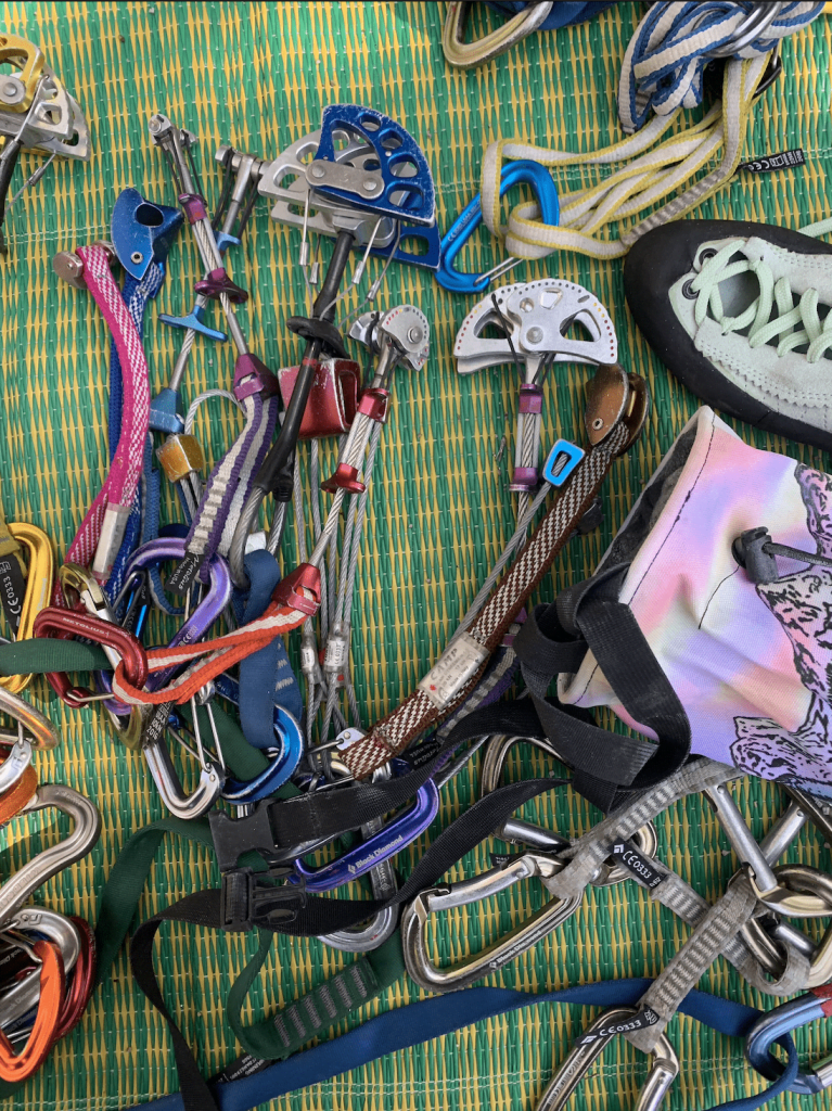 Outdoor Rock Climbing For Beginners: Gear, Safety, and Etiquette 7 outdoor rock climbing gear