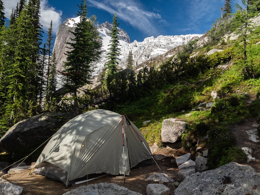 How To Put Up a Backpacking Tent By Yourself: 8 Easy Steps 5 where to set up your tent when backpacking